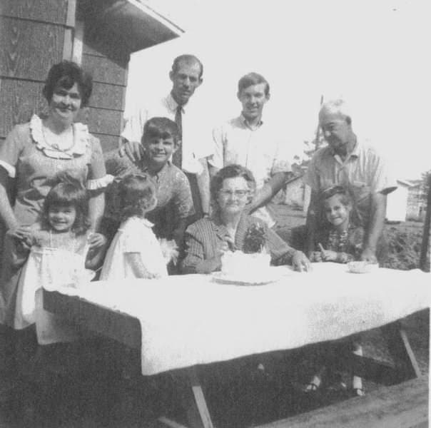 pawpaw black and white